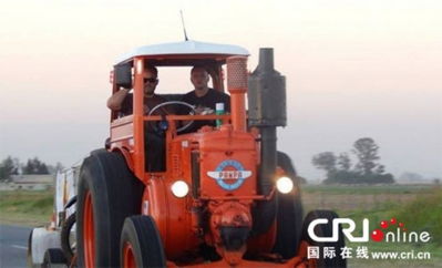 兩小伙駕駛阿根廷首輛拖拉機萬里行 國際觀察