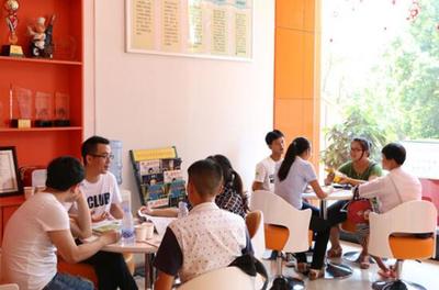 暑期當(dāng)?shù)溃寄苌?jí)正當(dāng)時(shí) 福建新東方招生火爆背后的教育新趨勢(shì)